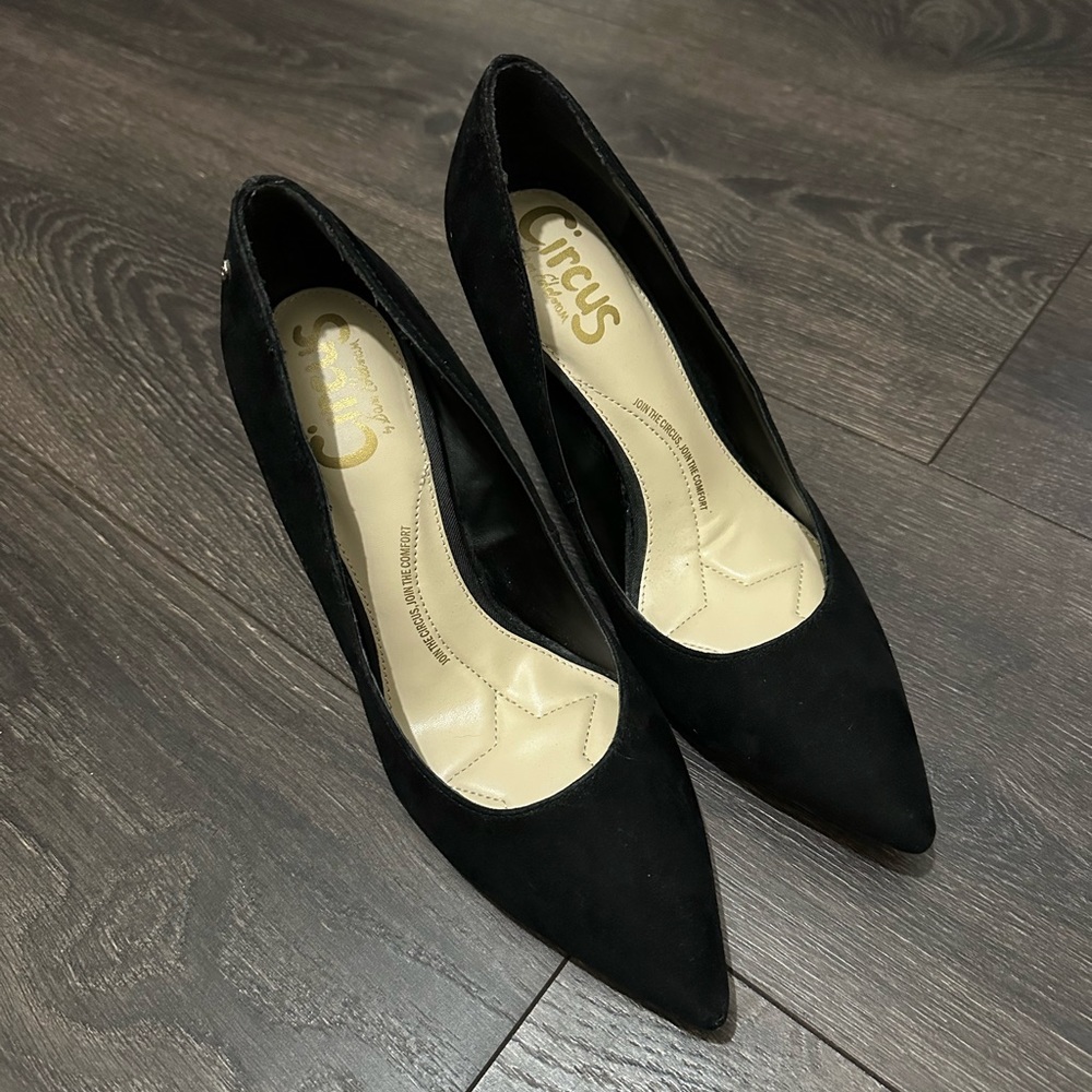 Brand new black pointed heels